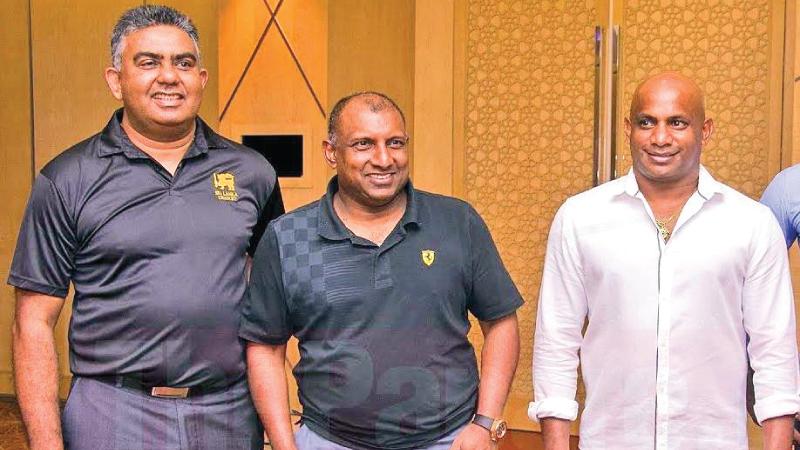 Gurusinha meeting his former Sri Lanka team mates Aravinda de Silva and Sanath Jayasuriya