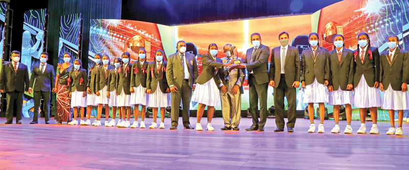 Best School Girls Team of the year 20121 winner Devapathiraja College’ skipper receiving the Award from Group Chief Marketing Officer  Rohana Ellawala