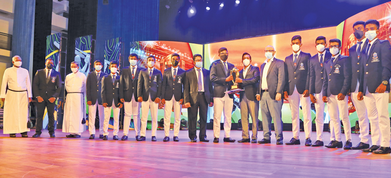 Maris Stella College Thimirigaskatuwa Negombo, who was declared as the Best Promising team for the year 2021 was awarded to the team’s skipper  by Chief Marketing Officer SLT,  Prabath Dahanayake 