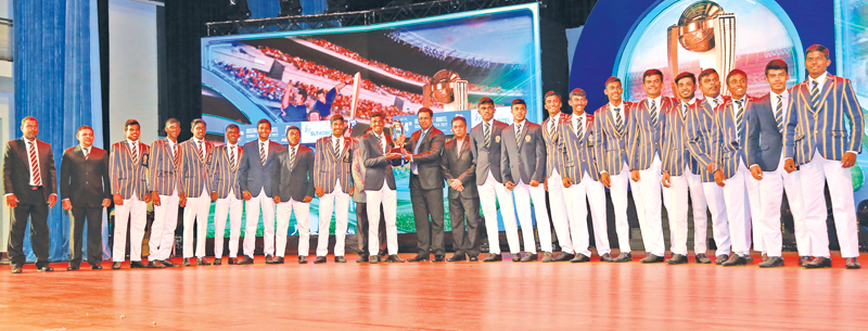 Best Wicket Keeper Divyanagana Being awarded the coveted Trophy by General Manager SLT Anuruddha Sooriyaarachchi