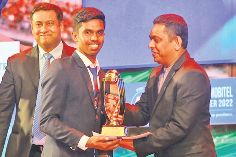 Division Three: Best Bowler Heshan Savindu Perera of Maris Stella College Thimbirigaskatuwa receiving the trophy from GM Mobitel (Pvt) Ltd