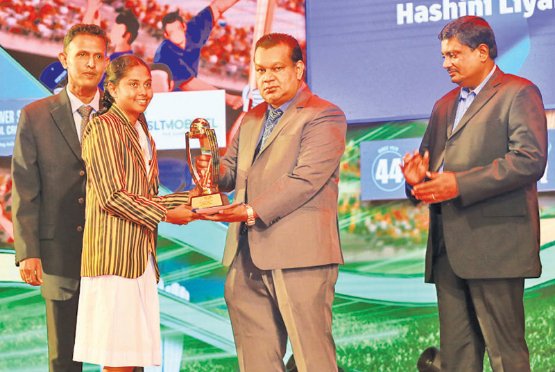 Girls best bowlers - Runners up - A trophy and cash award to Hashini Liyanage of Anula Vidyalaya, Nugegoda presented by Chief Editor Daily News, Jayantha sri Nissanka.