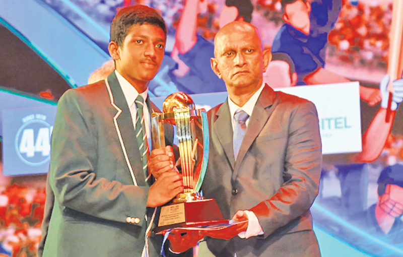 Division one best wicket keeper - Tier A winner - A trophy Sharu Shanmuganathan of St. Bebedict’s Colledge Colombo.