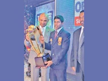 Marvan Atapattu graced the Observer Schoolboy Cricketer of the Year as chief guest in 2012 presenting the Mega Award to Niroshan Dickwella of Trinity College. On right is the then Sports Minister Mahindananda Aluthgamage