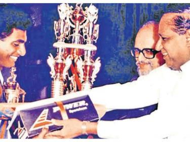 Antonian schoolboy Muttiah Muralidaran receiving the 1991 top award from the then Minister of Housing and Construction B. Sirisena Cooray. The then Chief Editor of Sunday Observer HLD Mahindapala is also in the picture