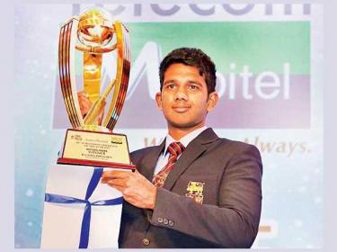 Flashback: Trinity’s Hasitha Boyagoda holds aloft his glittering trophy after he was adjudged the Observer Mobitel Schoolboy Cricketer of the Year 2018 at its 40th Awards Night, graced by Ranjan Madugalle as the chief guest.