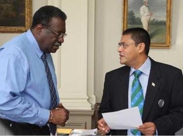 Chairman of the ICC Cricket Committee, Clive Lloyd (left), in conversation with ICC Chief Match Referee Ranjan Madugalle at Lord’s 2009