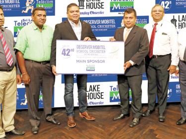Director Legal ANCL Rakitha Abeygunewardena (fourth from left) receiving the sponsorship for the 42nd Observer Mobitel School Cricketer from Chief Executive Officer Sri Lanka Telecom Mobitel Nalin Perera. Also in the picture is Editor in Chief of the Sunday Observer Dinesh Weerawansa (second from left), General Manager ANCL Abaya Amaradasa (second from right), Chanaka Liyanage (left-Manager Publicity) and Waruna Mallawaarachchi (right-DGM Advertising)    