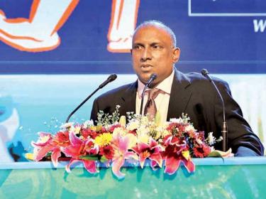 Aravinda De Silva addressing the award winners at the Sunday Observer-Mobitel Schoolboy Cricketer of the Year awards show at the Hilton Hotel in Colombo on Friday night