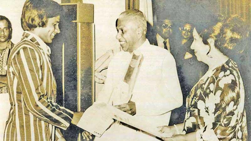 Arjuna Ranatunga being honoured by the then ANCL Chairman the late Ranapala Bodhinagoda as the Observer Schoolboy Cricketer four decades ago