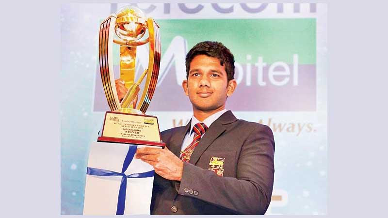 Flashback: Trinity’s Hasitha Boyagoda holds aloft his glittering trophy after he was adjudged the Observer Mobitel Schoolboy Cricketer of the Year 2018 at its 40th Awards Night, graced by Ranjan Madugalle as the chief guest.