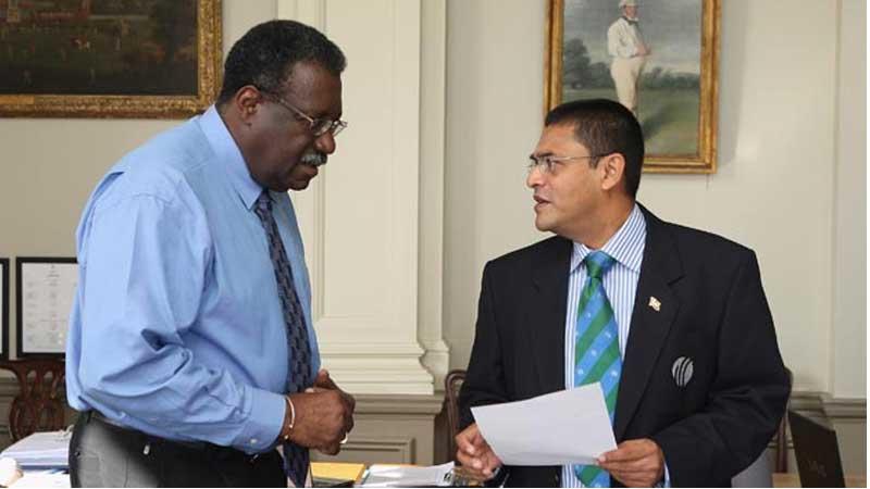 Chairman of the ICC Cricket Committee, Clive Lloyd (left), in conversation with ICC Chief Match Referee Ranjan Madugalle at Lord’s 2009