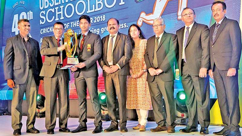 Flashback: Last year’s winner Hasitha Boyagoda of Trinity College receiving the Observer-Mobitel Schoolboy Cricketer of the Year trophy from chief guest and winner of the inaugural event 40 years ago, Ranjan Madugalle, in the presence of SLSCA and Lake House officials including Sunday Observer editor Dharisha Bastians