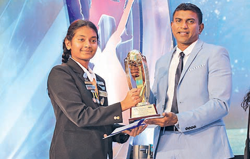 Sithmi Hirosha Best schoolgirl bowler (Anula Vid)