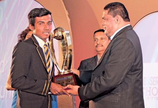 Gold award Best all-rounder. Shamsul Muneer (St.Anthony’s, Wattala)