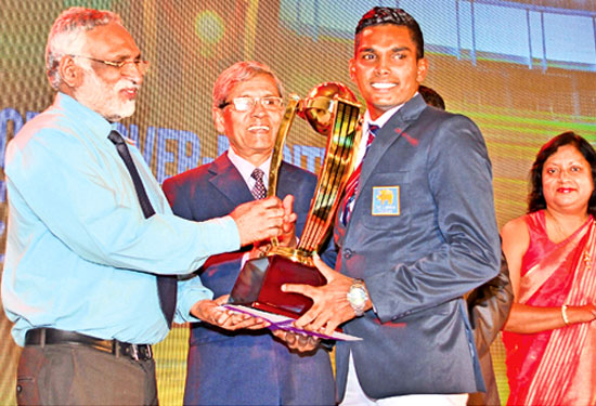 Wanindu Hasaranga (Richmond College, Galle) who won the (Best Fielder National)