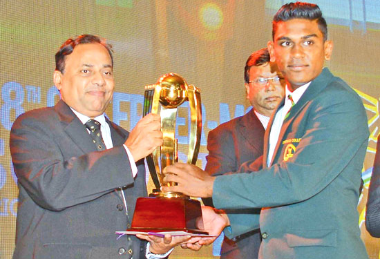 Pramodh Mauwantha of Isipathana College winner Best All- rounder Div. 1