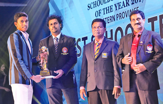 The captain of S.Thomas’ College, Mount Lavinia receives the runner-up award for the Best team Western Province