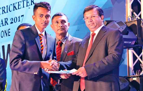 Naveen Gunawardene of Thurstan College, Colombo receiving his Division one Best Bowlers Runner - up