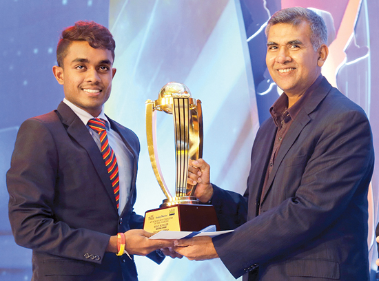 Thisaru Shamika Trinity College, the Obsever Mobitel Best Bowler of 2018 receives his Award from Rohitha Kottachchi General Secretary Sri Lanka Association of Umpires and Socerers 