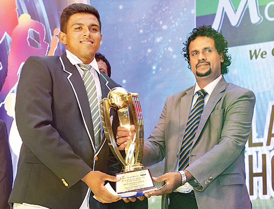 Maheesh Theekshan, St. Benedict’s College receives his the Best Allrounder Award receiving the Award from Dilshan de Silva Secretary Sri Lanka Schools Cricket Association