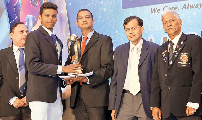 Deputy General Manager Planning and Strategy Sumith Kotalawala presents the Trophy for the Best School team from the North Western Province St. Joseph Vaz College Wennappuwa to their skipper.  