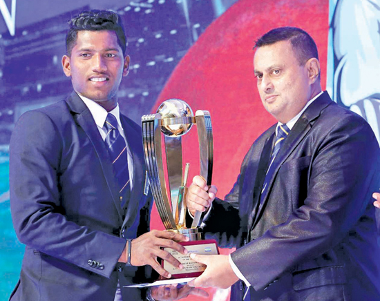 Nishan Madushka Fernando from Moratu MMV with his Best Batsman award presented by Daminda Cooray the head of the Association of Cricket Umpires and Scorers     