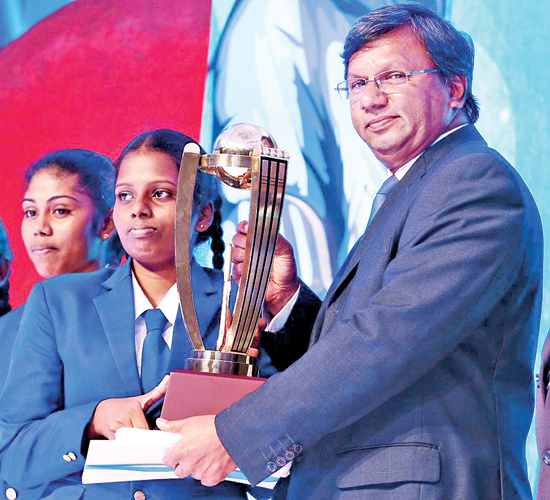 Wadduwa Central Girls team skipper receives the Award for her Best up-and-coming team
