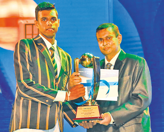 Navod Dinusri Paranavithana of Mahinda College, Galle also received the best All Rounder’s award in the National category presented by Daminda Cooray president of the Sri Lanka Umpires’ Association
