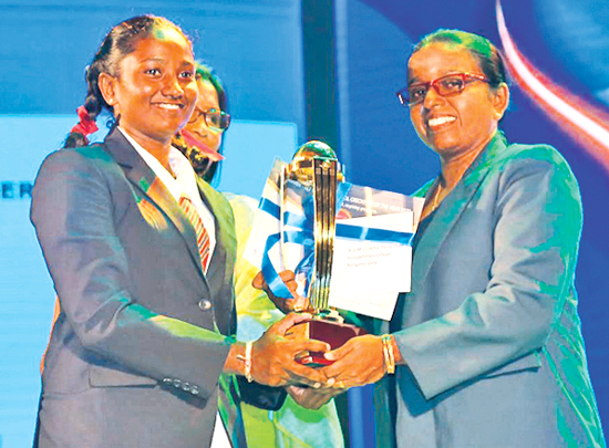 Best Batswoman Umesha Thimeshani of  Devapathiraja College, Ratgama receives her award from Champika Weeratunga the Secretary of the Girls Tournament Committee of SLSCA