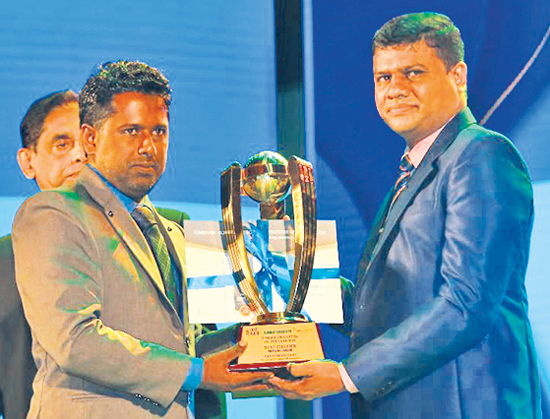 Best Fielder Nipun Dananjaya receiving the award from Thilak Wattuhewa president of SLSCA