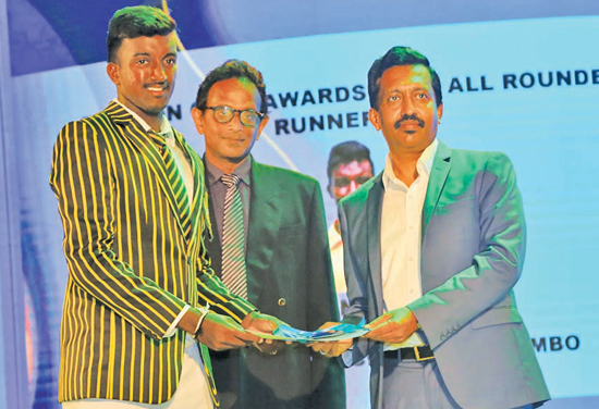 Division one Best All Rounder - Runner up - Muditha Lakshan of D.S.Senanayake College, Colombo recieving the award from CMO of Sri Lanka Telecom, Prabhath Dahanayake