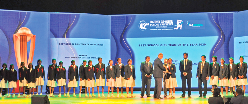 Best schoolgirl team of the Year 2020 Devapathiraja College, Ratgama receive their trophy from the Chairman of Sri Lanka Telecom Rohan Fernando in the presence of Sunday Observer Editor in Chief Dinesh Weerawansa and guest of honour Minister of Information and Media Keheliya Rambukwella