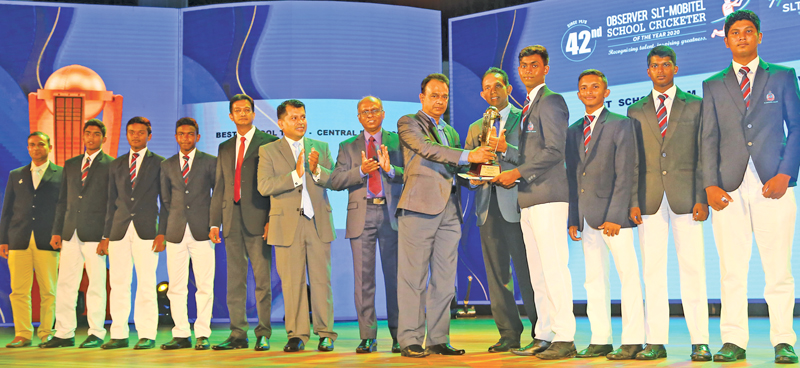 Captain of the Best School Team of the Central Province St. Anthony’s College is presented with their award given by ANCL Director Editorial, Dharma Sri Kariyawasam