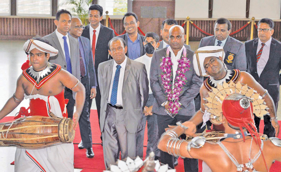 Chief Guest Sanath Jayasuriya being conducted to the venue by ANCL Chairman W. Dayaratne PC, along with ANCL Director Finance Janaka Ranatunga , Director Operations, Canishka Witharana, Acting General Manager Sumith Koteawala, Director Editorial Dharma Sri Kariyawasam, Master Ranauk Jayasuriya, Director Legal and Administration Rakhitha Abeygoonewardena, Editor-in-Chief of Sunday Observer Dinesh Weerawansa and Manager Channel Publicity Chanaka Liyanage