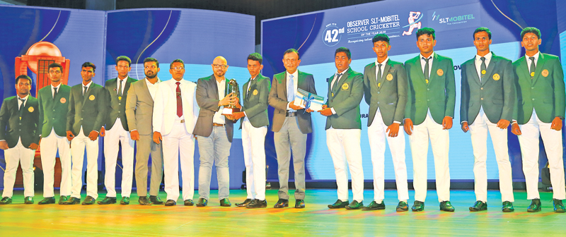 Best school team - North Central Province - Anuradhapura Central College get their award from CMO Mobitel, Shashika Senarath and GCEO of Sri Lanka Telecom Group, Lalith Seneviratne