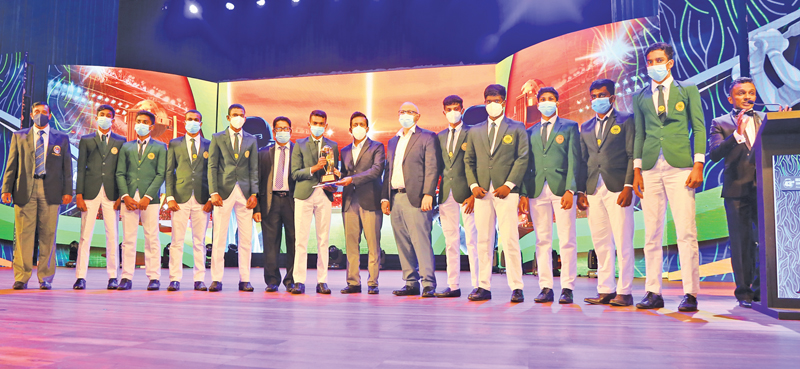 Uva Province Best School Cricket team of Badulla Central College was handed over the Award to the team skipper by Chief Marketing Officer SLT,  Prabath Dahanayake 