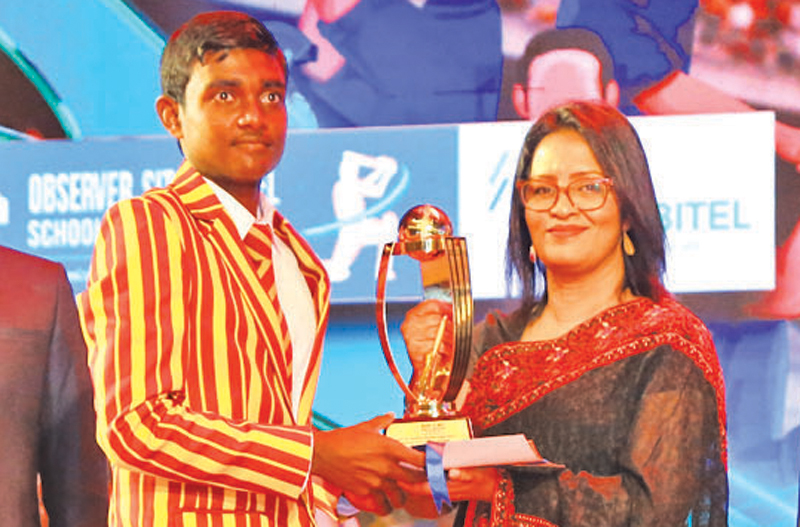 Best All Rounder Div Three: Praveen Manisha Kularatne of Rajasinghe Central receiving award from ANCL Secretary Sudharshani Hewawasam