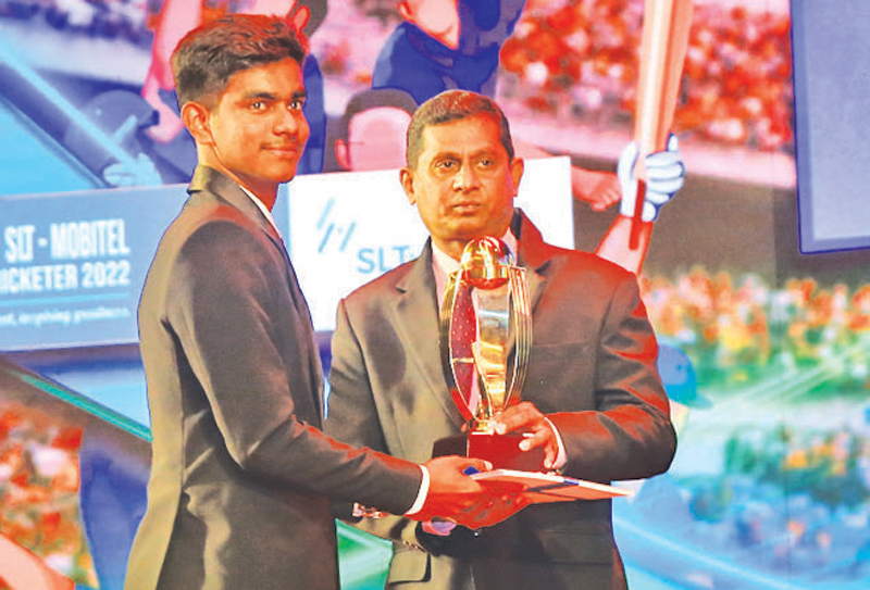 Sabaragamuwa Province: Runner-up St Aloysious College captain receving the award from AGM ANCL advertising Asanka Peris