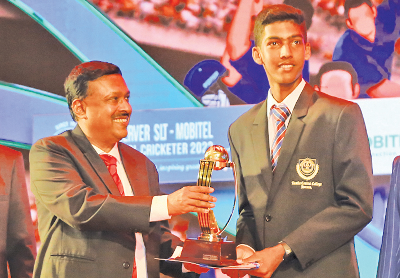 Division Two Best Wicket Keeper - Tier B - Shahan Diwyanjana of Taxila Central College being awarded the Trophy by Secretary to the Ministry of Media and Chairman and Managing Director of ANCL Anusha Palpita