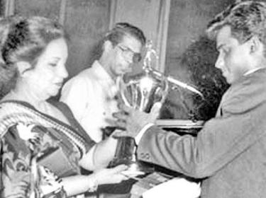 Flashback 1988: Before conquering the Mount Everest of international cricket, young Sanath Jayasuriya received the Observer Schoolboy Cricketer of the Year Outstation award in 1988. Here he receives the trophy from Malini Bodinagoda, wife of then ANCL Chairman Ranapala Bodinagoda while compere Laddie Hettiarachchi looks on