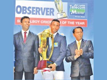 The Observer SLT Schoolboy Cricketer of the Year 2014 Sadeera Samarawickrama of St. Joseph’s after receiving to glittering trophy from the chief guest Kumara Dharmasena (who won the same mega award in 1989) and with then ANCL Chairman, late Bandula Padmakumara