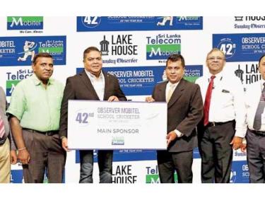 Chief Executive Officer of SLT Mobitel Nalin Perera (third from left) handing over the sponsorship of the 42nd Observer-Mobitel School Cricketer of the Year to Director Legal and Administration Rakhitha Abeygunawardhana (fourth from left) while Manager Channel Publicity Chanaka Liyanage (extreme left), Editor-in-Chief of Sunday Observer Dinesh Weerawansa (second from left), ANCL General Manager Abhaya Amaradasa (second from right) and DGM Marketing Waruna Mallawaarachchi extreme right) look on 