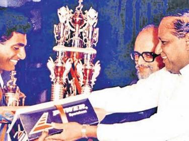 Flashback 30 years ago: Muttiah Muralidaran of St. Anthony’s College, Katugastota receiving the Observer Schoolboy Cricketer of the Year 1991 title from then Housing and Construction Minister, the late B. Sirisena Cooray watched by then Editor-in-Chief of Sunday Observer H.L.D. Mahindapala
